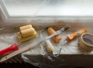 Dźwięk betonu: Jak beton wpływa na akustykę nowoczesnych budynków