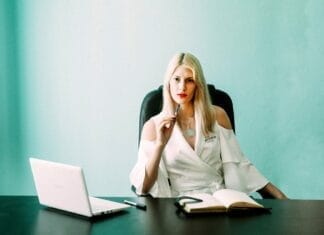 Wirtualne zakupy: jak VR zmienia doświadczenia konsumenckie.