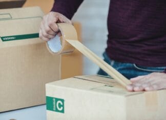 Jak wysłać paczkę za pobraniem? Praktyczny poradnik dla początkujących sprzedawców