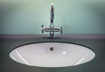 Jak wybrać odpowiednią umywalkę do łazienki?