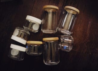 Buteleczki i słoiki plastikowe – jak dobrać idealne opakowanie dla produktu? Buteleczki i słoiki plastikowe – jak dobrać idealne opakowanie dla produktu?