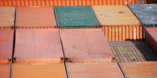 Jakie zalety dla firmy niesie wypożyczenie kontenerów?