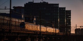 Transport krajowy i międzynarodowy – co powinien wiedzieć każdy klient?